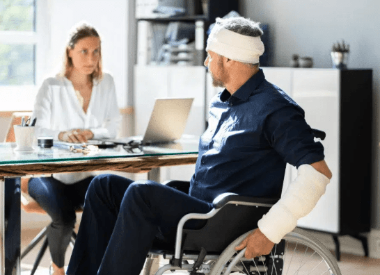 When to Consider Hiring a Personal Injury Attorney in Chicago, IL